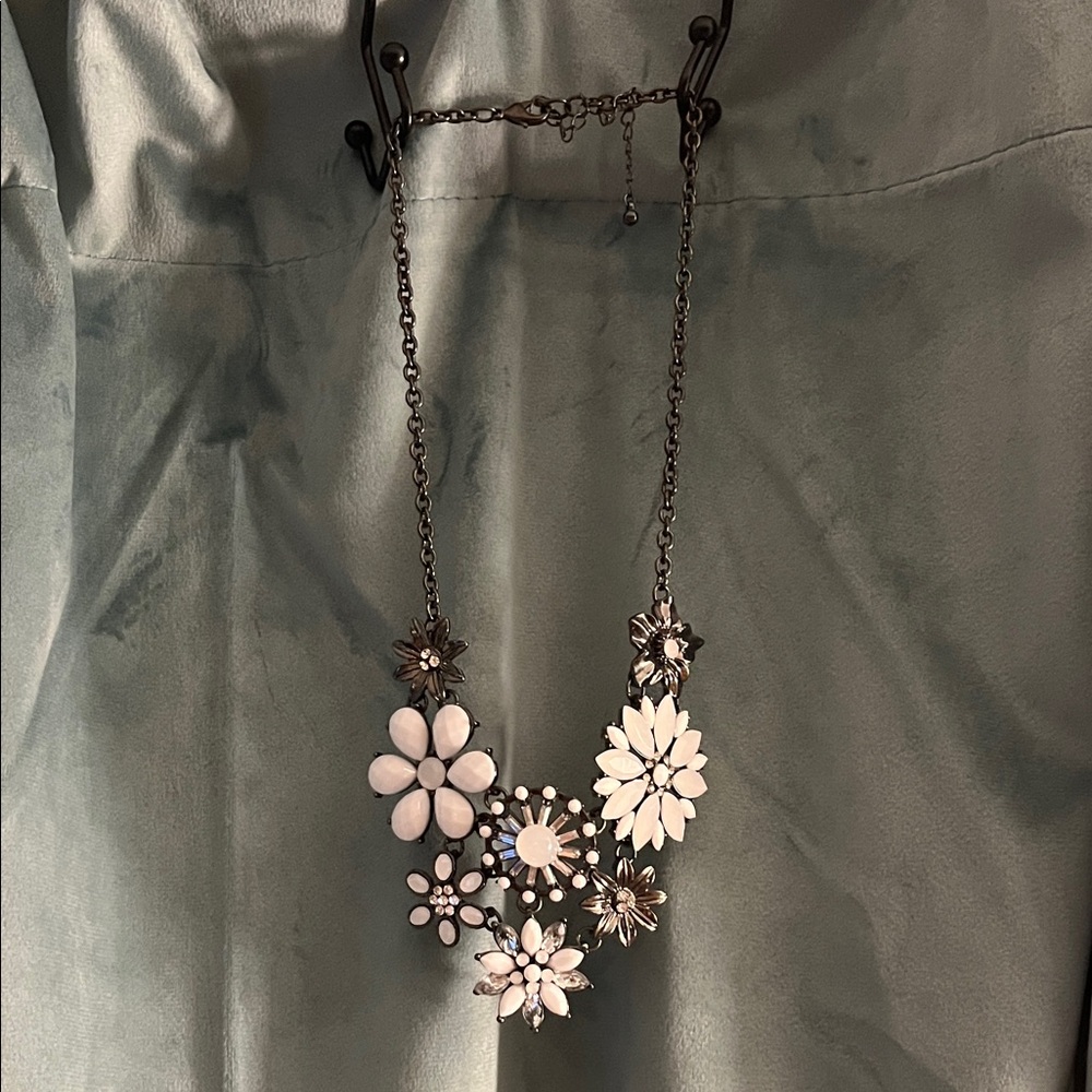 Floral White and Silver Necklace